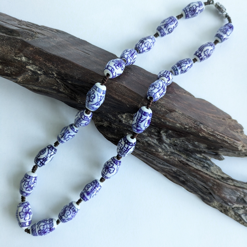 VTG Elegant Blue & White Chinese Ceramic Beaded Necklace w Sterling Silver Clasp